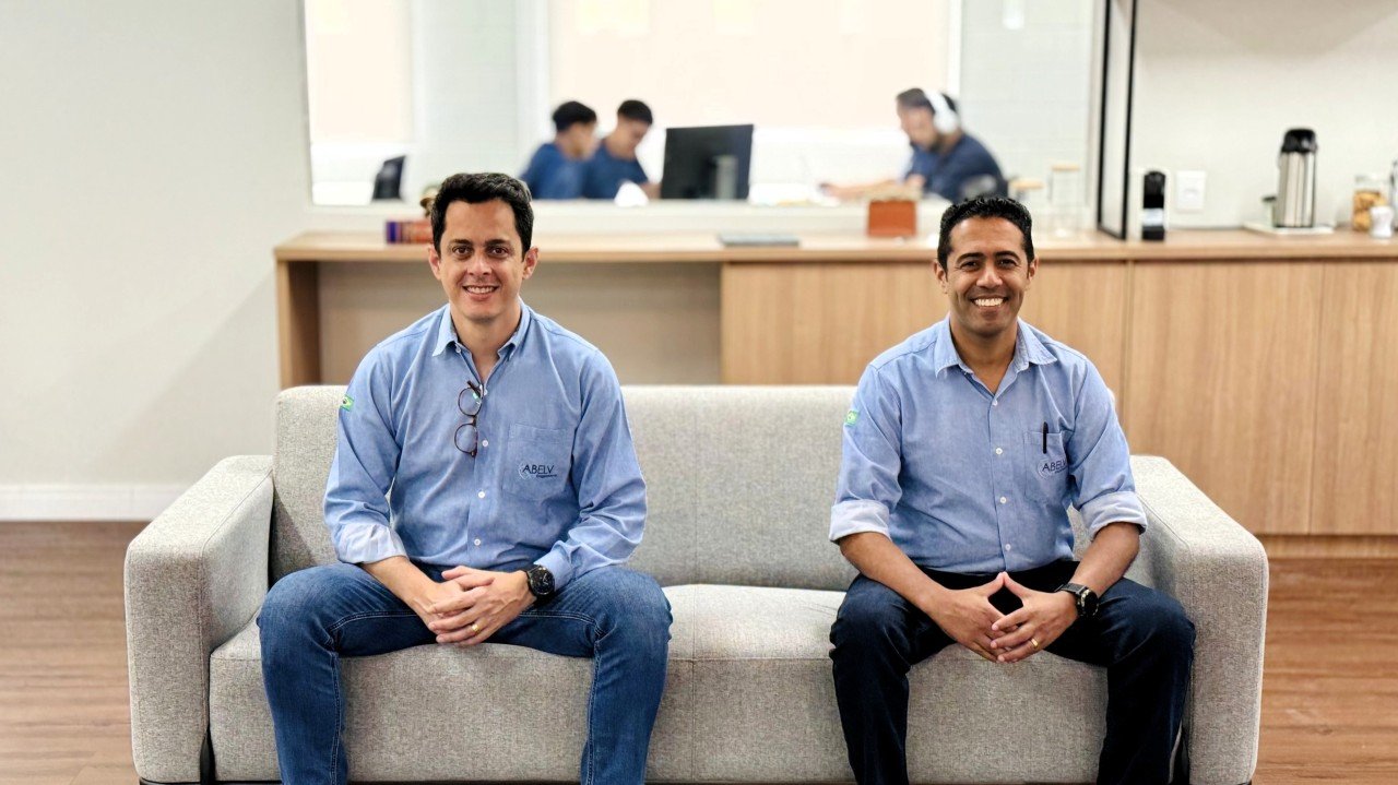 QUANDO A MARCA PUXA A ESTRATÉGIA